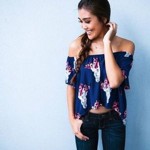 Off the shoulder bull head top